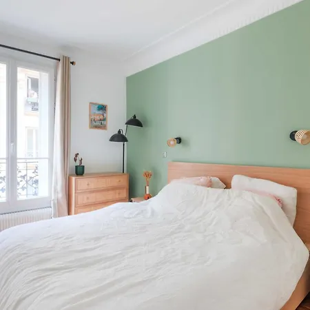 Charming Near Sacre Coeur *