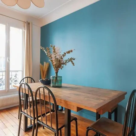 Charming Near Sacre Coeur *